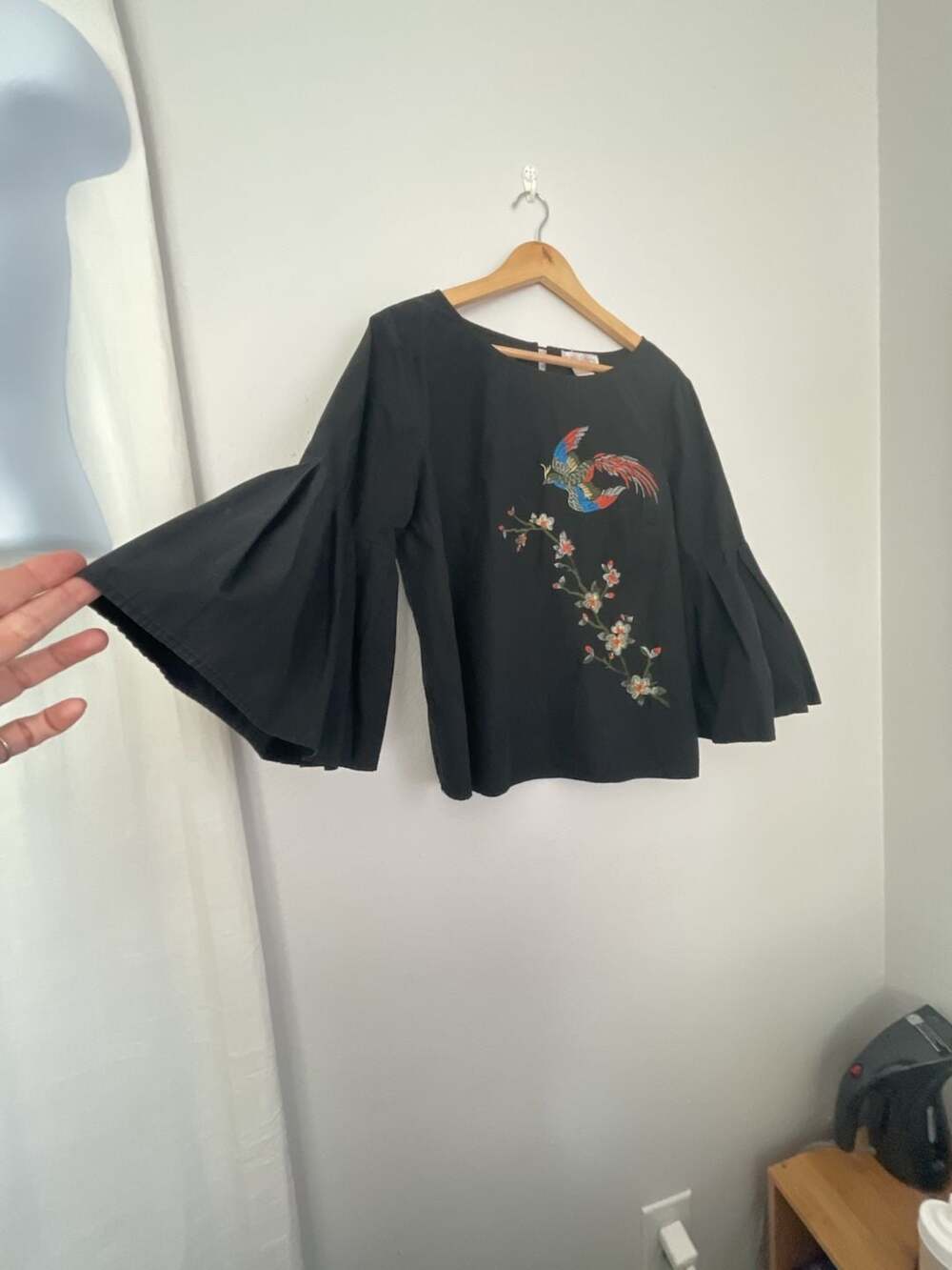 Jealous Tomato Black Bird and Floral Embroidered Bell Sleeve Blouse Sz L
Hippie